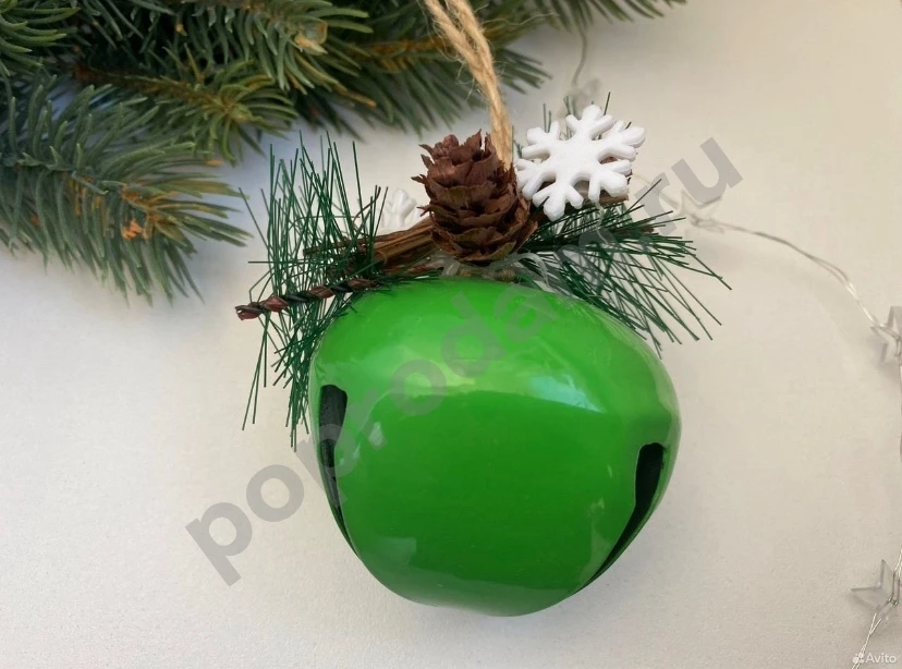 Металлический зеленый елочный шар колокольчик