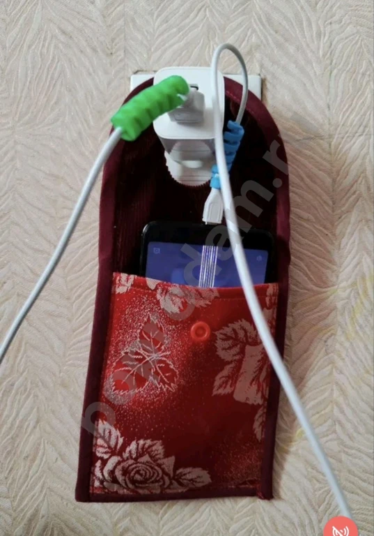 Подставка для зарядного устройства телефона