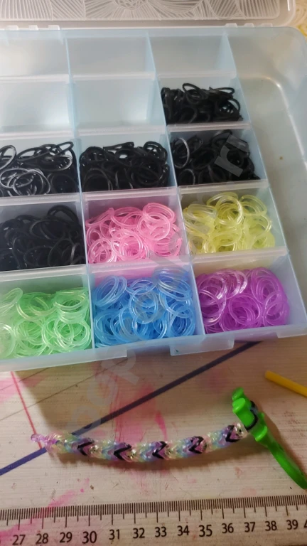 Браслеты кольца и брелоки из бисера и резинок