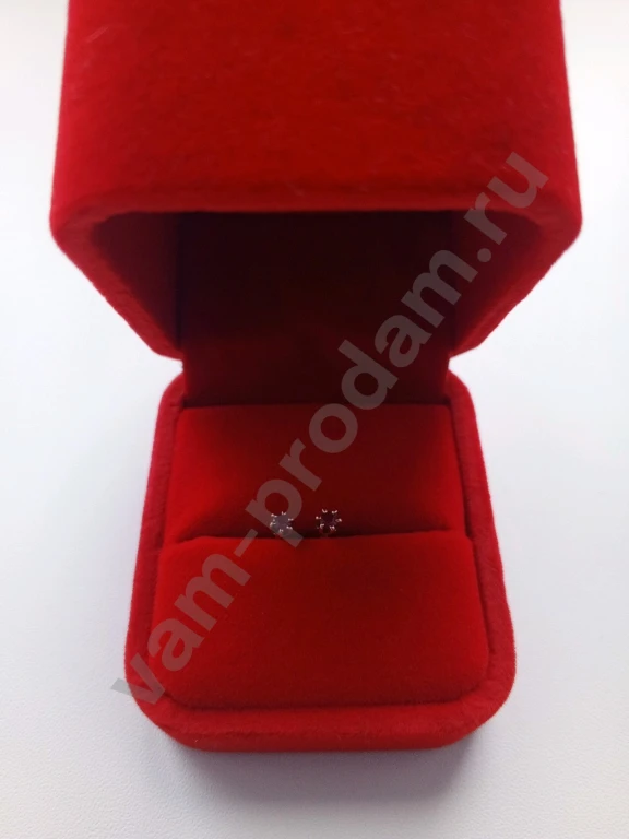 Золотые серьги с драгоценными камнями