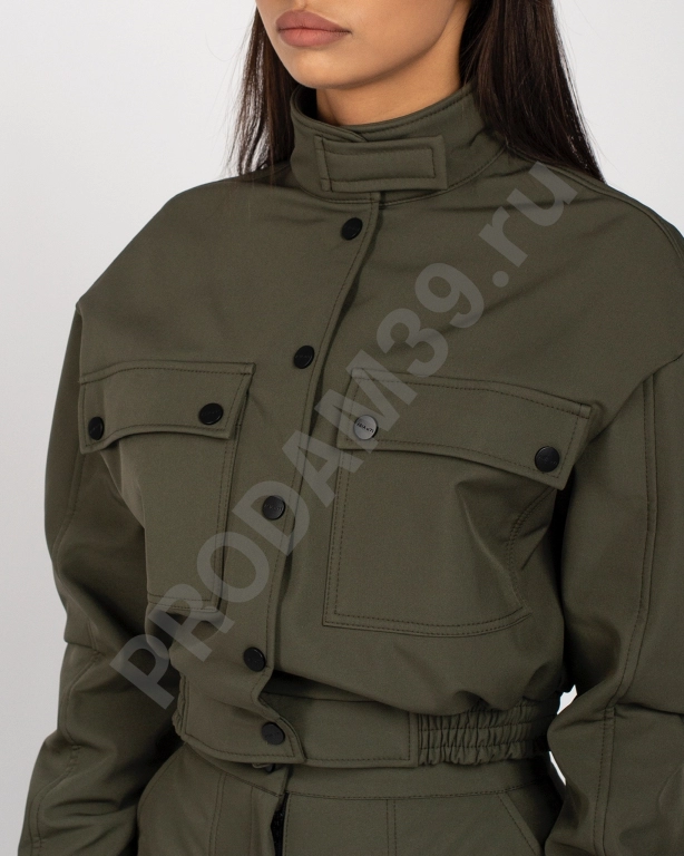 Бомбер с накладными карманами хаки