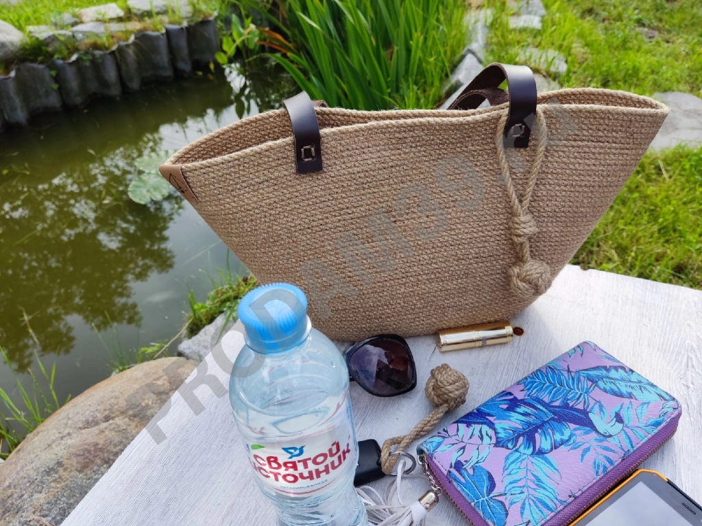 Сумка из джута с ручками из кожи