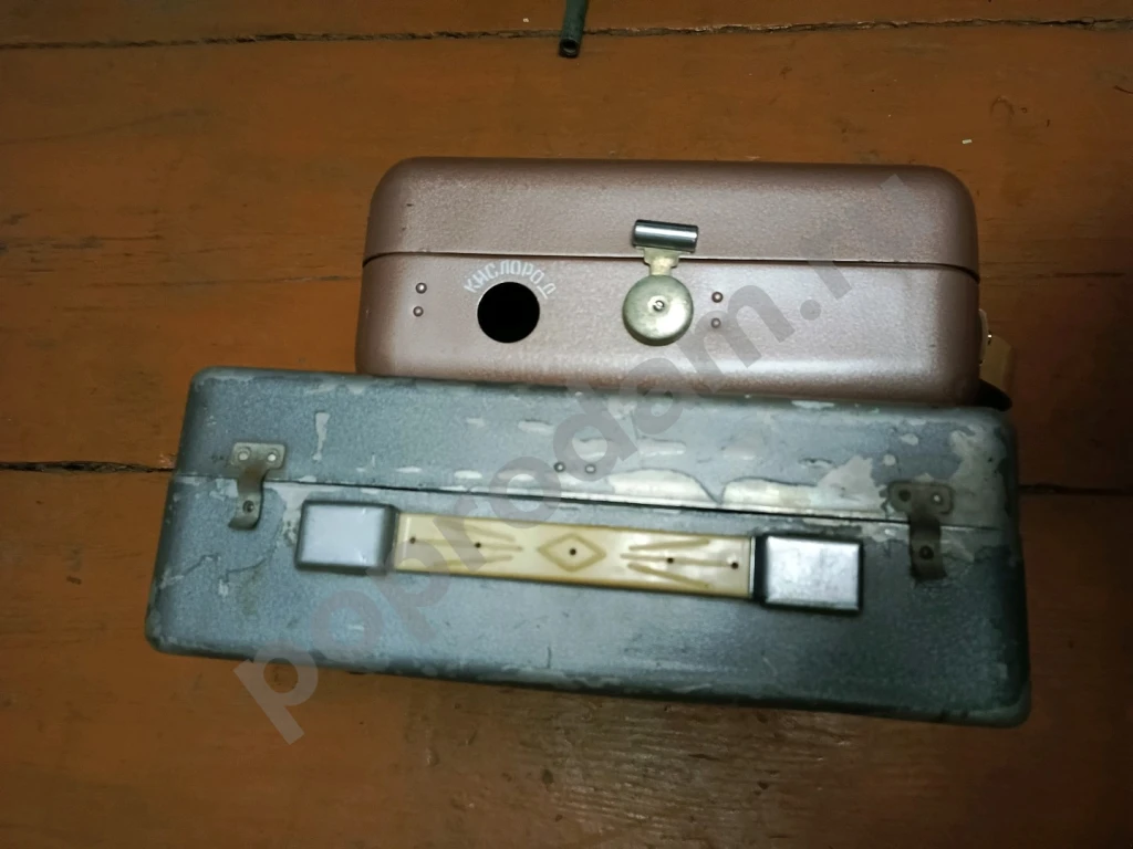 Ящик металлический  с застёжкой.Один новый другой бу состояние. Доставка