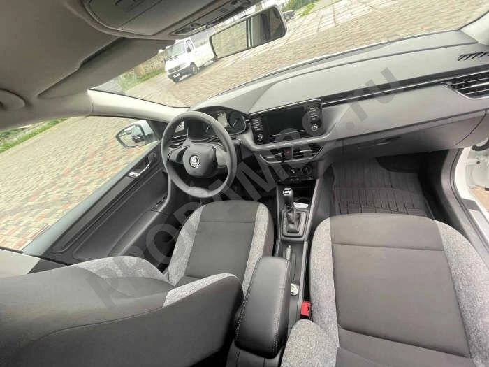 Аренда автомобиля Skoda Rapid