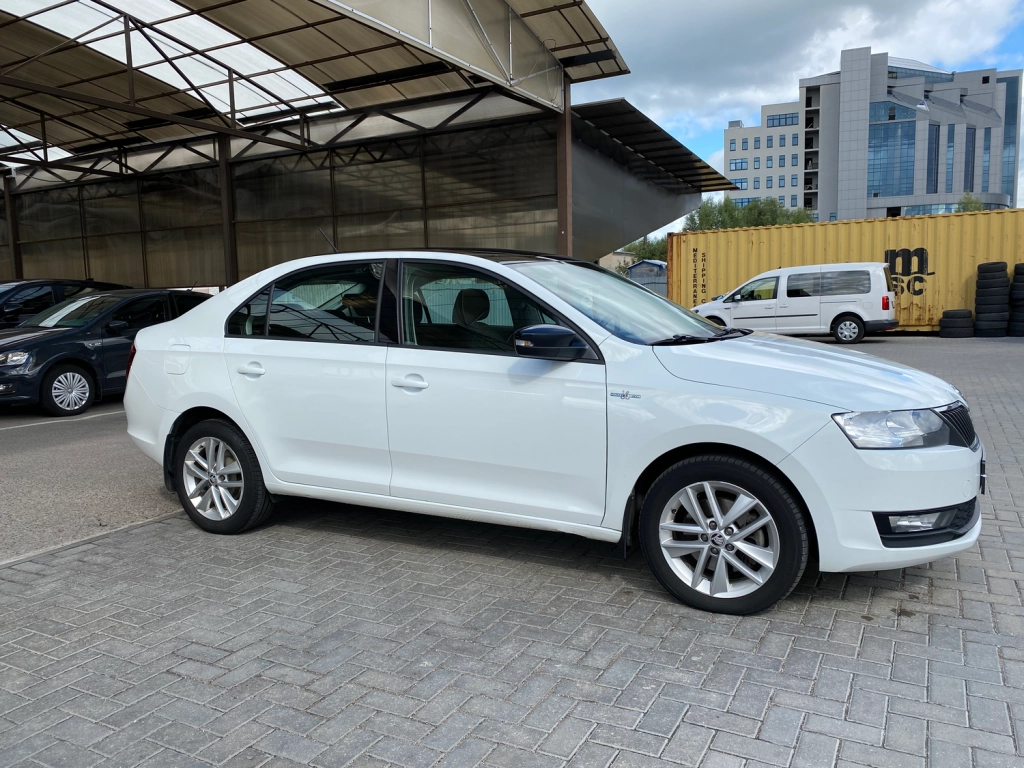 Аренда автомобиля Skoda Rapid