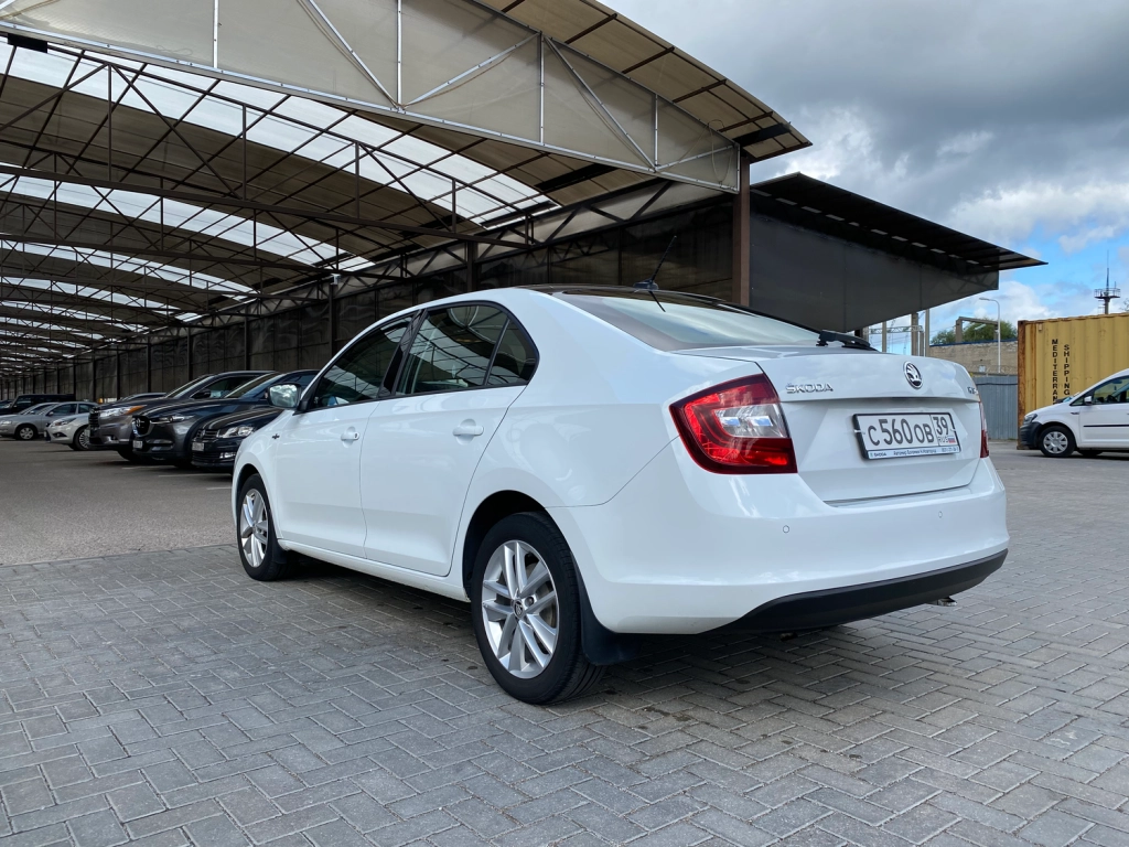 Аренда автомобиля Skoda Rapid