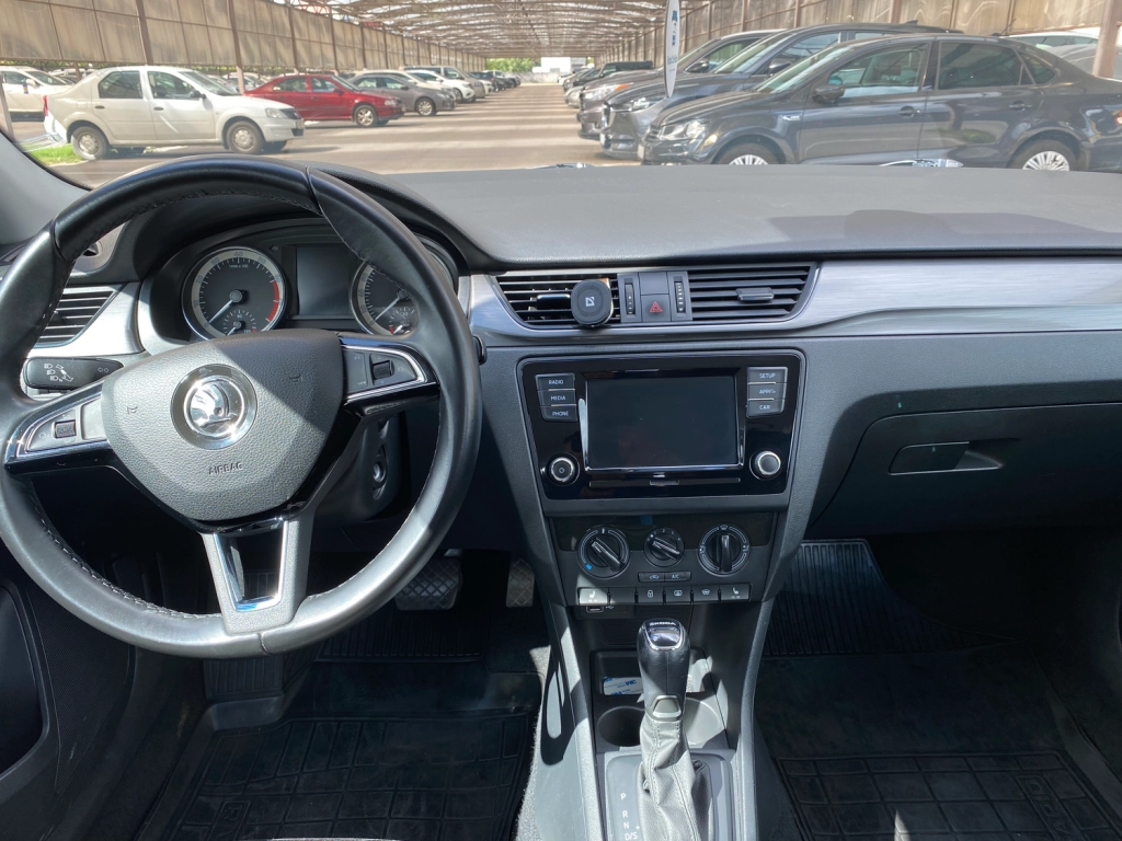 Аренда автомобиля Skoda Rapid