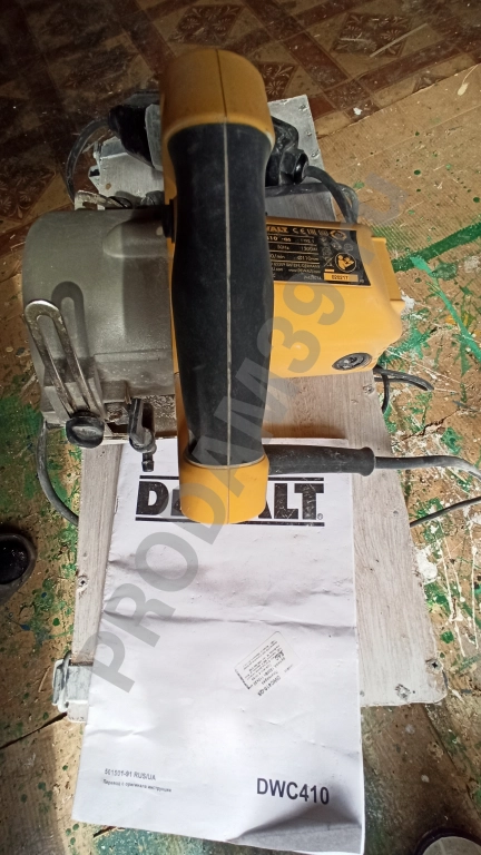 Плиткорез ручной с водоохлаждением, DeWALT