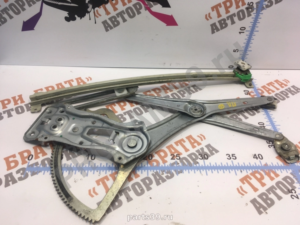 Стеклоподъемник передний левый ( электрический)