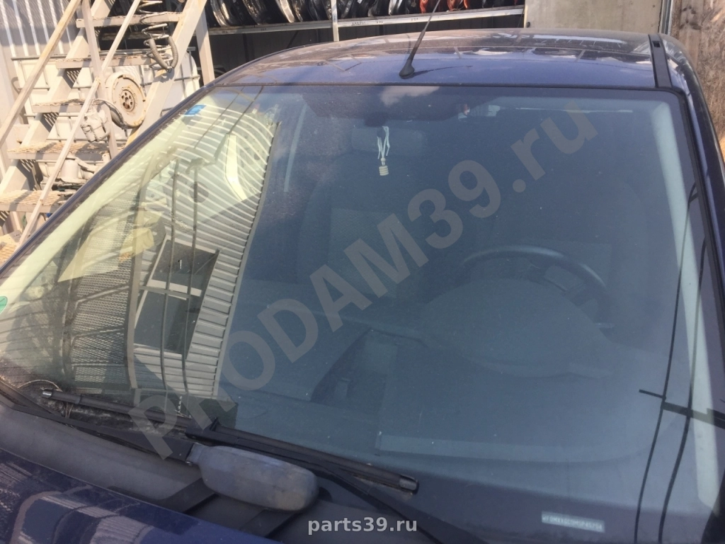 Стекло лобовое на Ford C-Max 1 поколение 03-07
