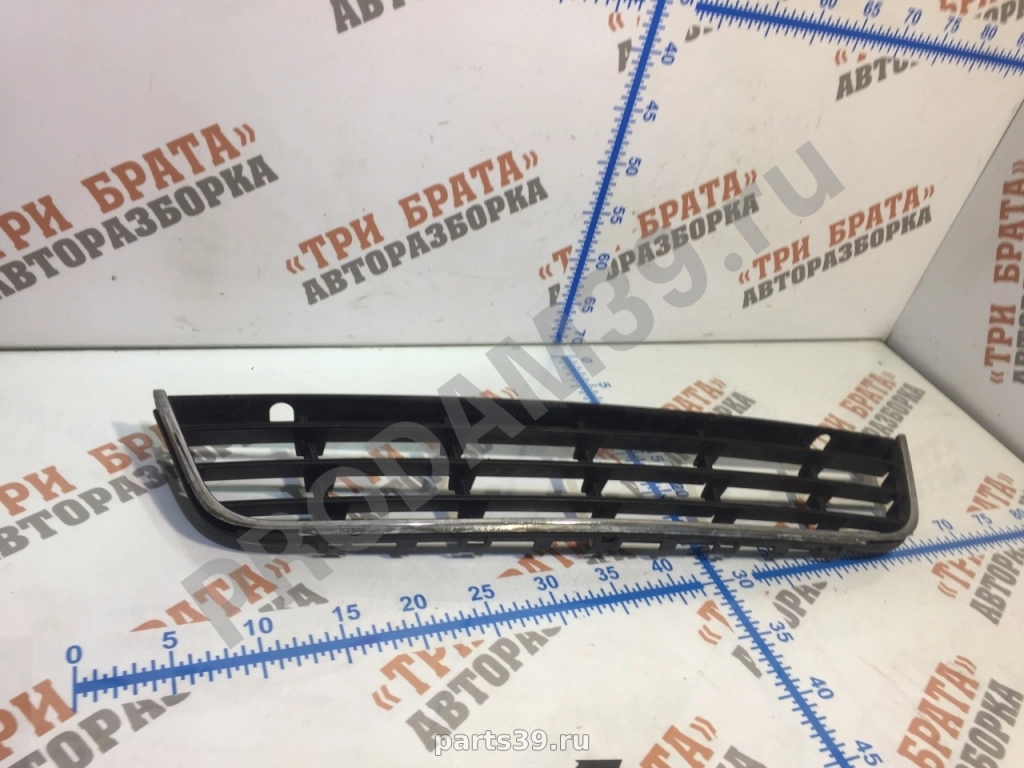 Решетка бампера на Volkswagen Passat B6 05-10