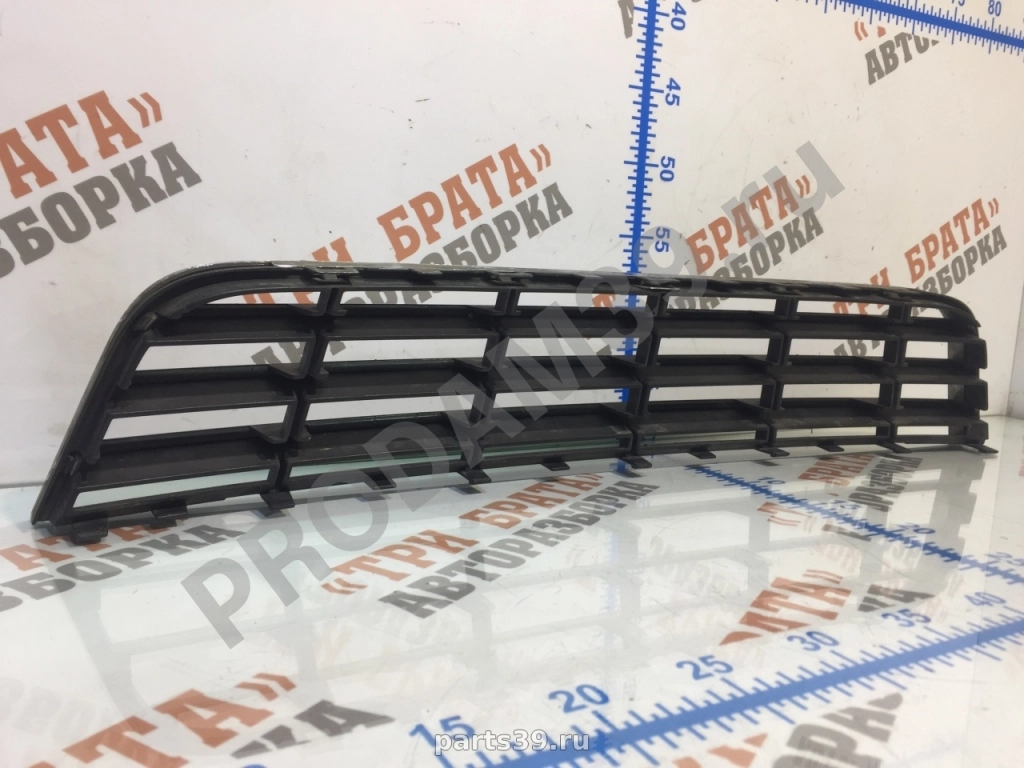 Решетка бампера на Volkswagen Passat B6 05-10
