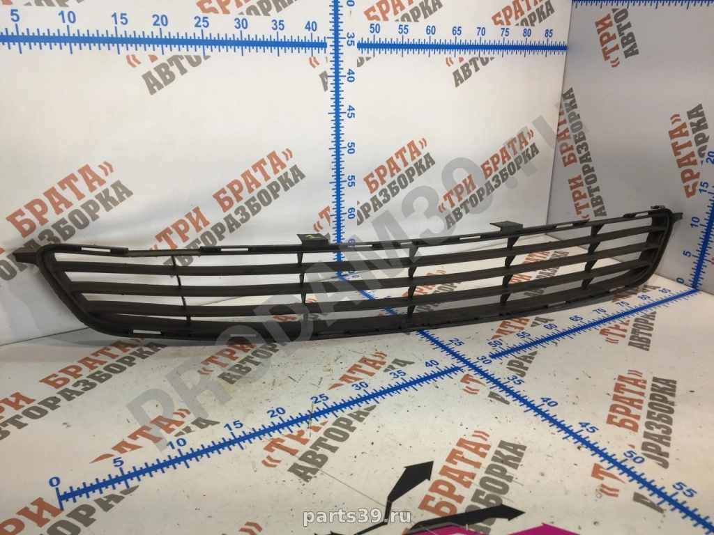 Решетка бампера на Toyota Corolla E150 [рестайлинг] 08-13