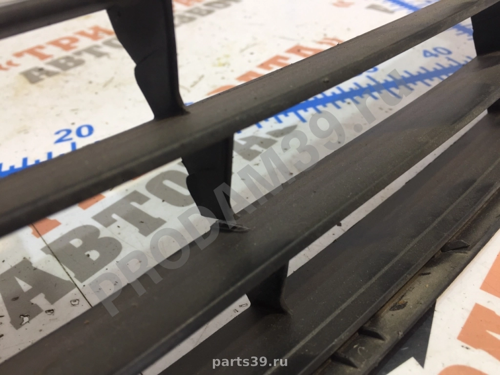 Решетка бампера на Toyota Corolla E150 [рестайлинг] 08-13