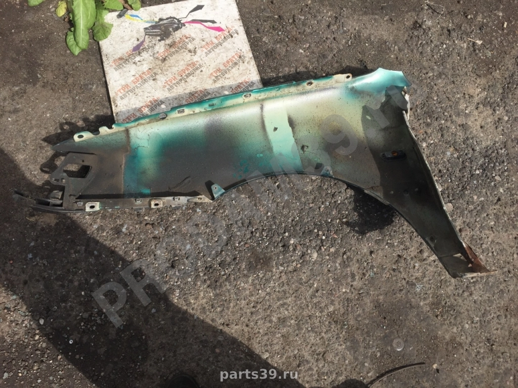 Крыло переднее правое на Volkswagen Passat B4 93-97