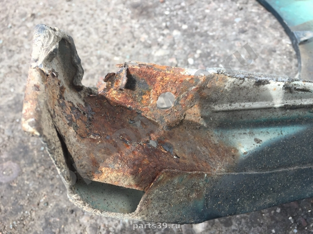 Крыло переднее правое на Volkswagen Passat B4 93-97