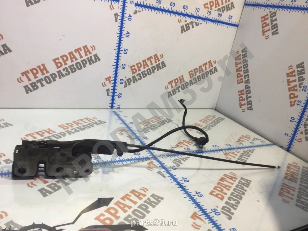 Замок капота на Volkswagen Golf 5 поколение 03-09