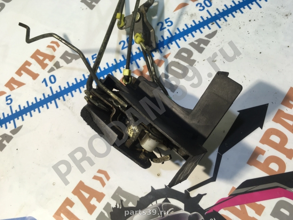 Замок двери передней правой