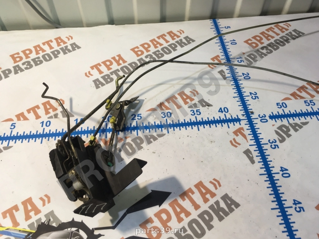 Замок двери передней правой