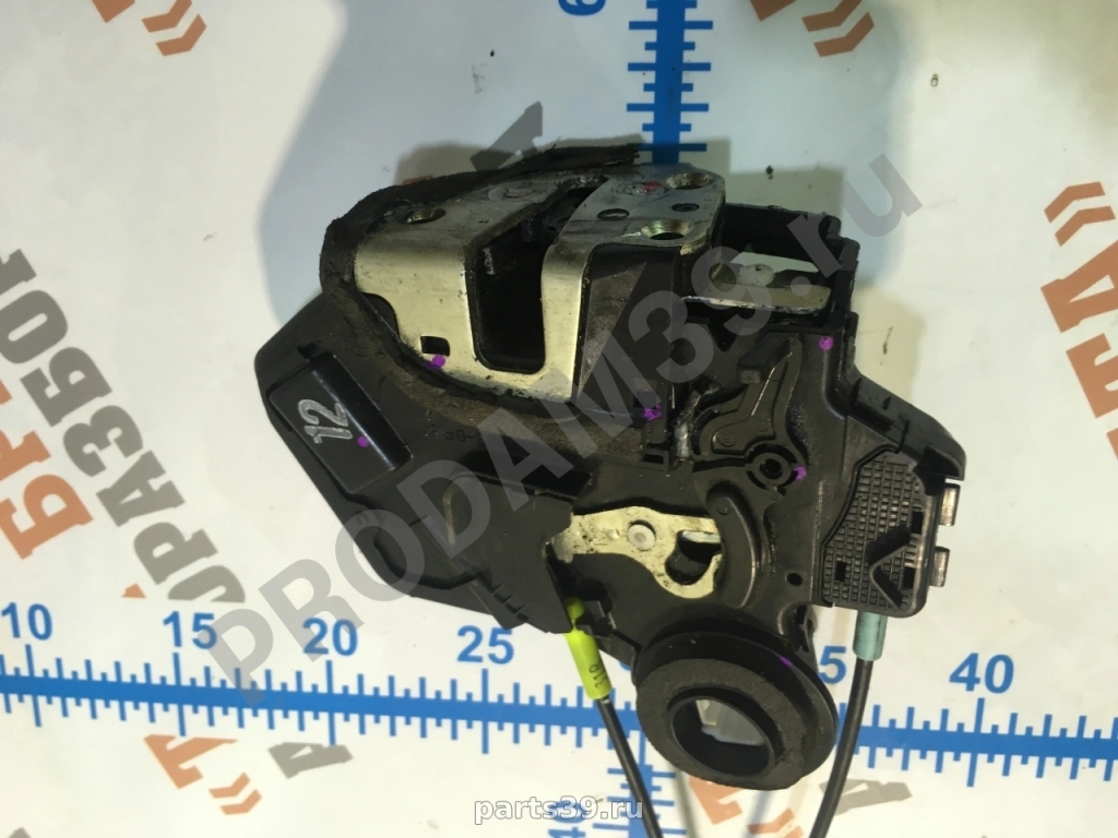 Замок двери задний правый на Toyota Hilux 7 поколение 05-08