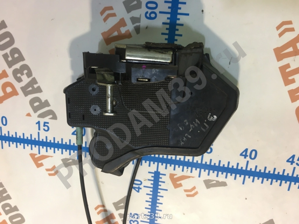 Замок двери задний правый на Toyota Hilux 7 поколение 05-08