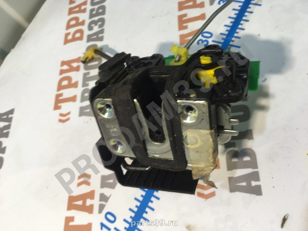 Замок двери задний левый