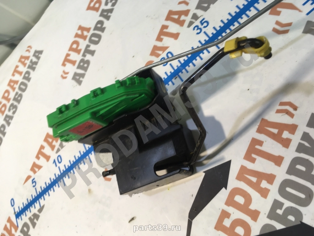 Замок двери задний левый