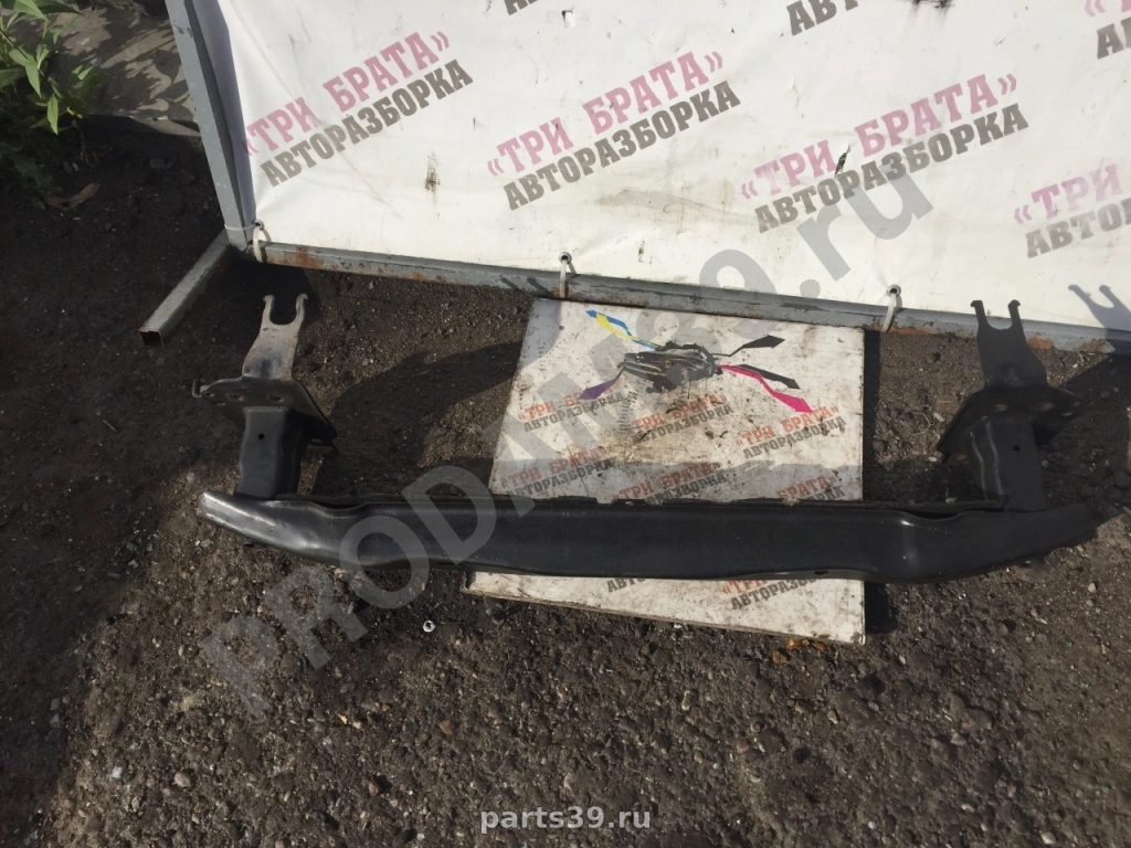 Брус бампера передний