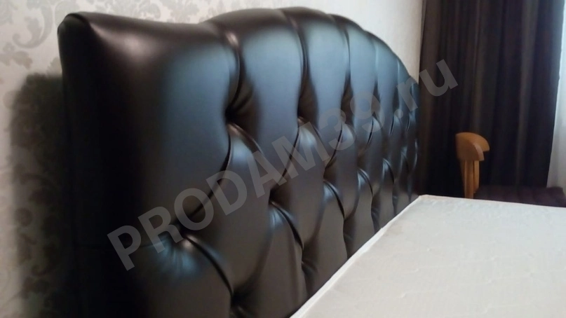 Кровать с мягкой спинкой 