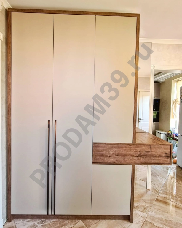 Распашной шкаф