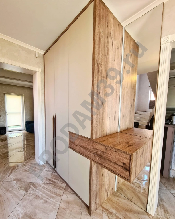 Распашной шкаф