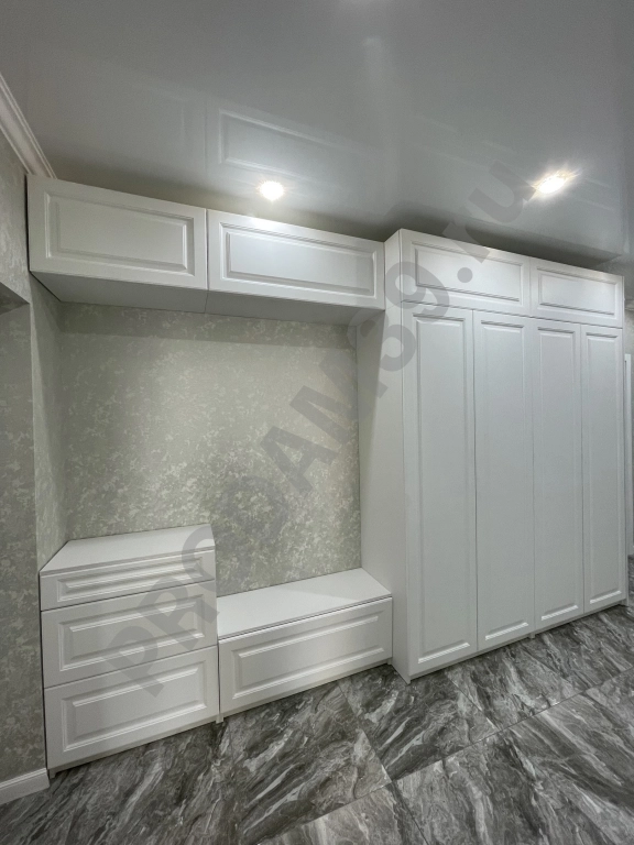 Распашной шкаф