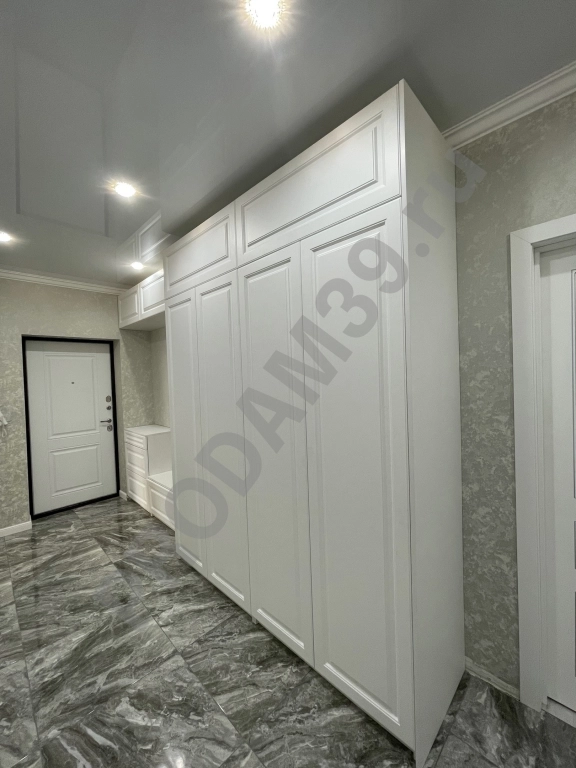 Распашной шкаф