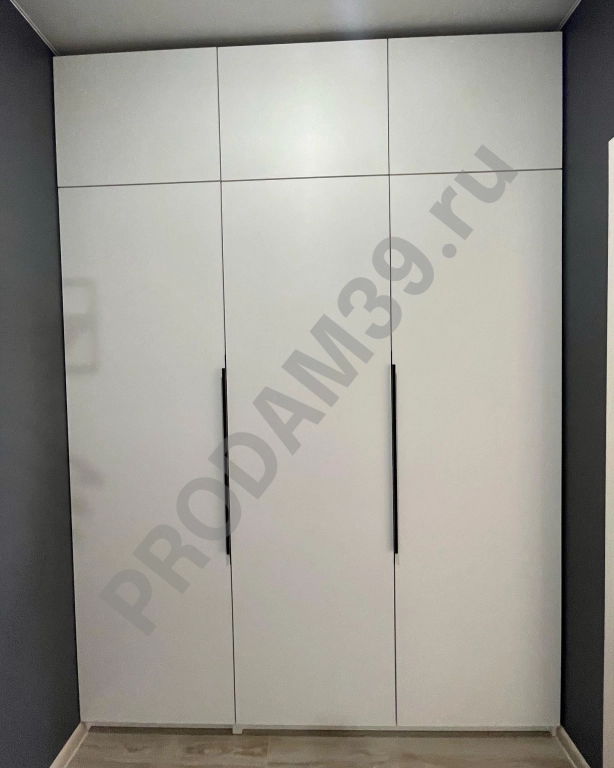 Распашной шкаф