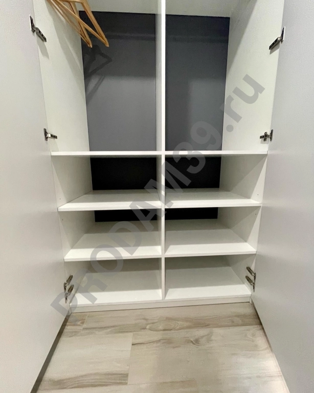 Распашной шкаф