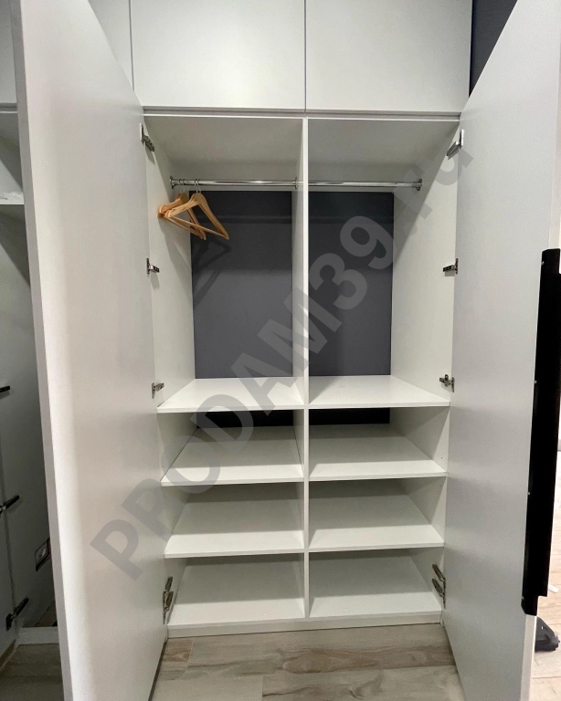 Распашной шкаф