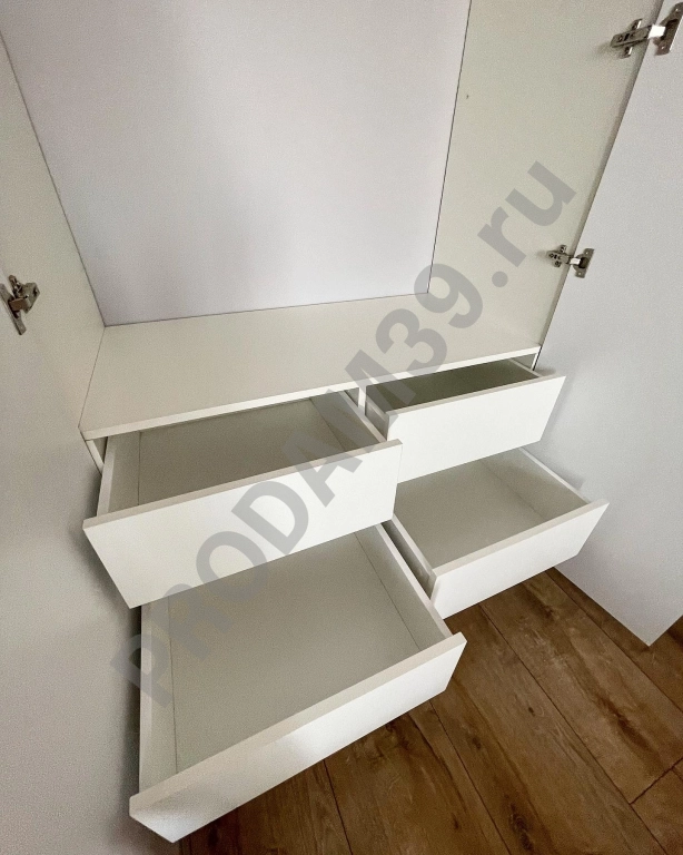 Распашной шкаф