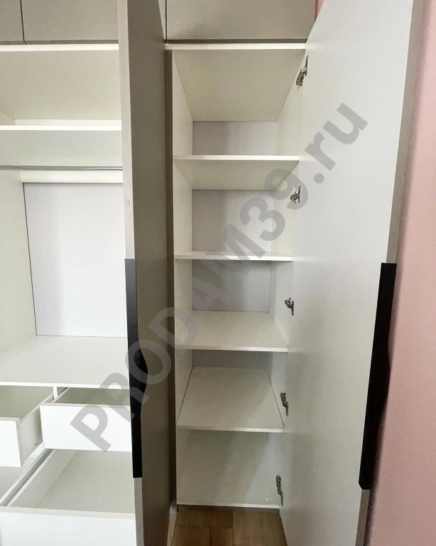 Распашной шкаф