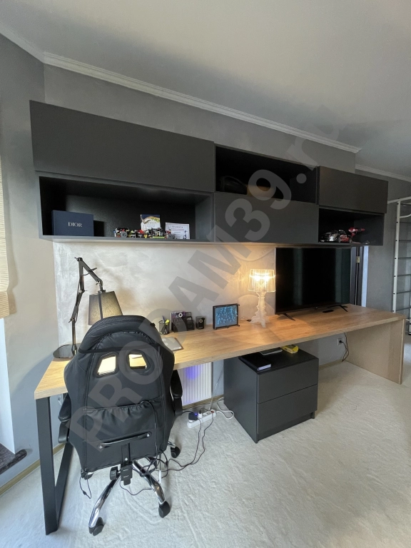 Стол для офисной работы