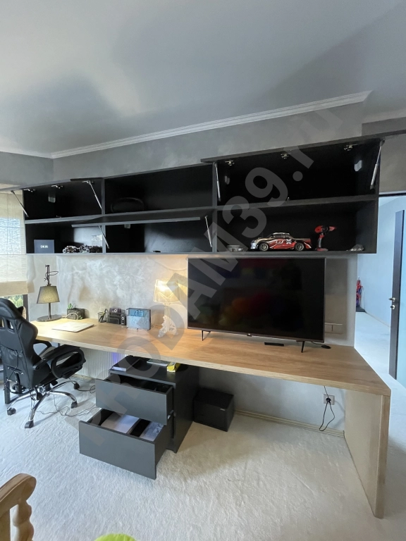 Стол для офисной работы