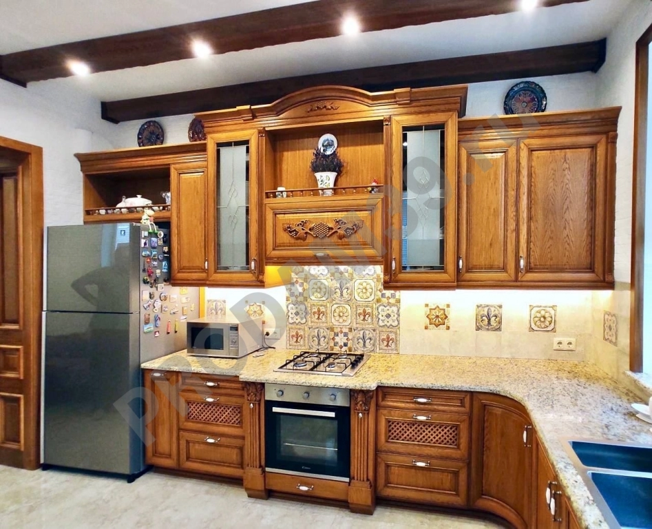 Кухня с деревянными фасадами от студии Mykitchen