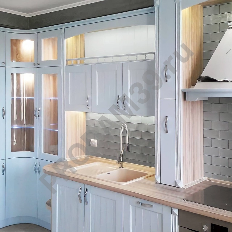 П-образная кухня в голубом цвете от студии Mykitchen