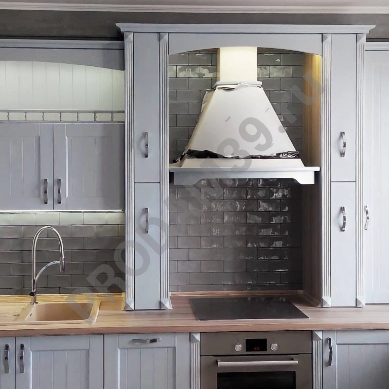 П-образная кухня в голубом цвете от студии Mykitchen