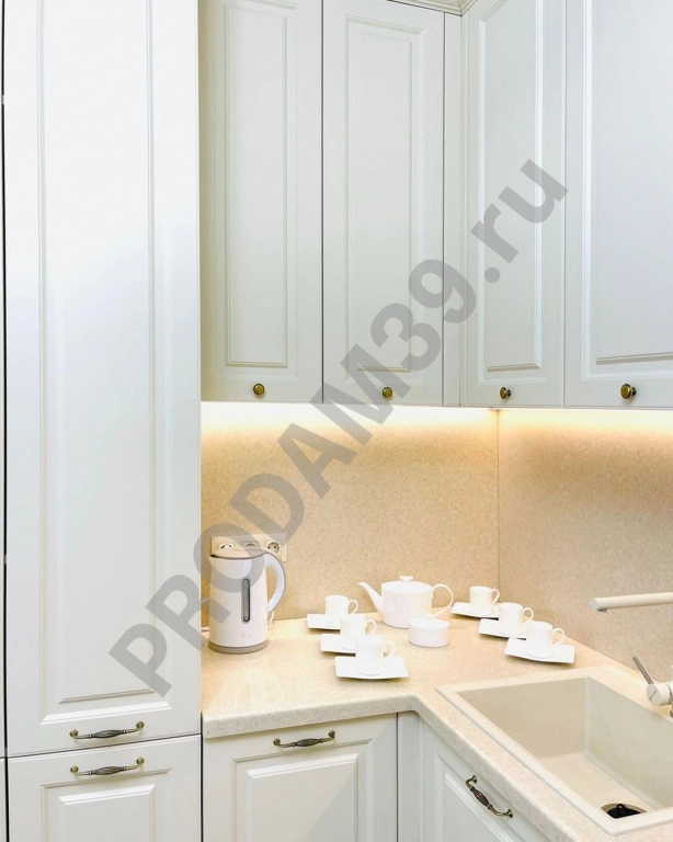 Кухня в светлых тонах от студии Mykitchen