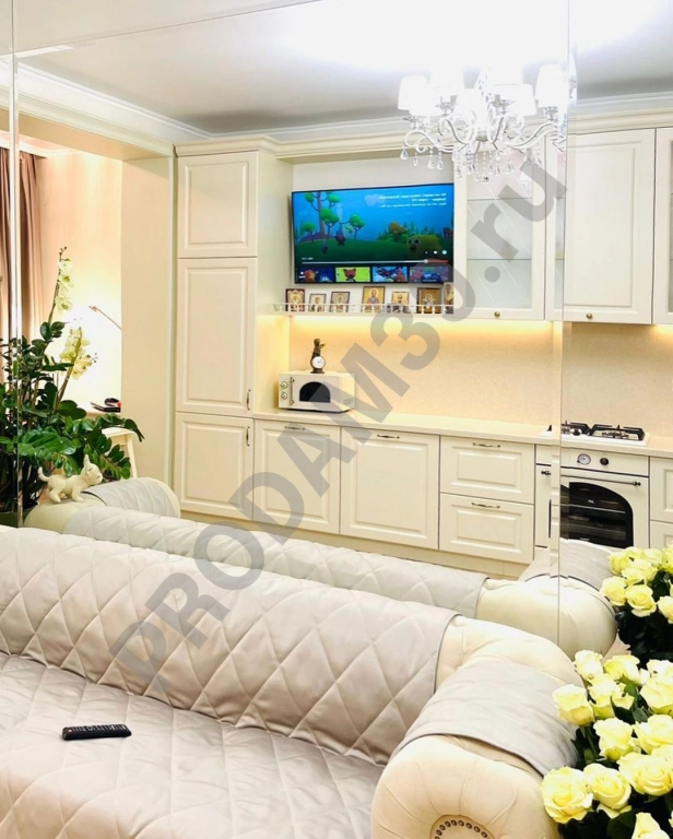 Кухня в светлых тонах от студии Mykitchen