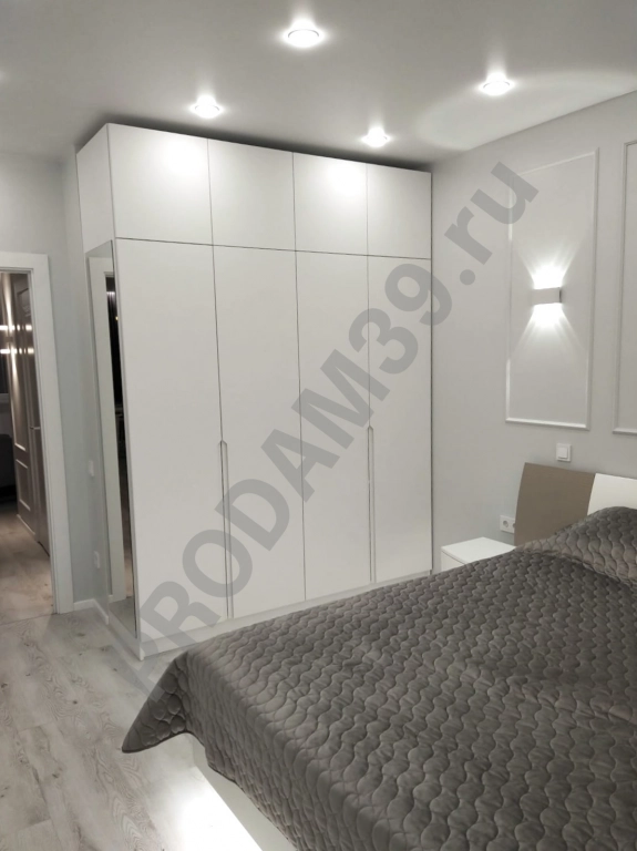 Белоснежные шкафы от студии мебели Mykitchen