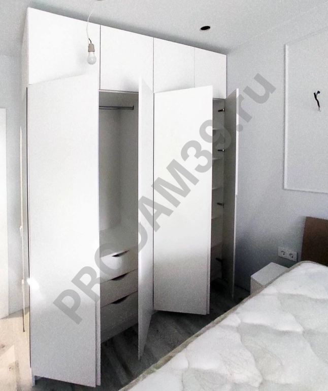 Белоснежные шкафы от студии мебели Mykitchen