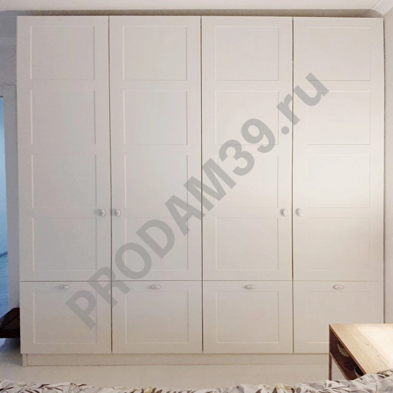 Распашной шкаф от студии мебели Mykitchen