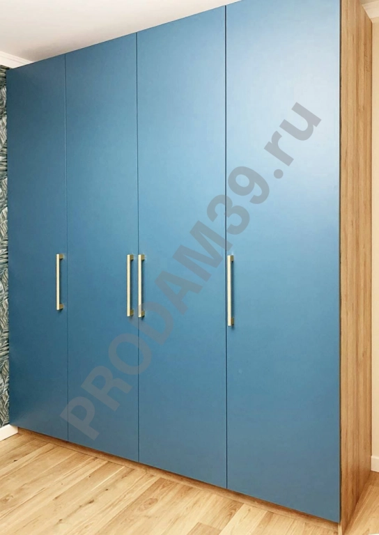 Матовый шкаф в спальню от студии мебели Mykitchen