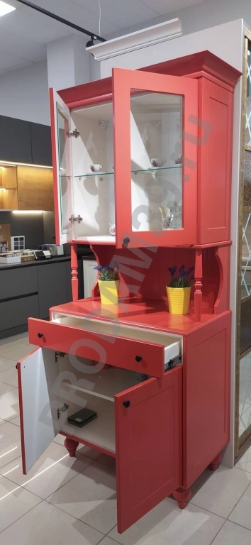 Яркий стеллаж от студии мебели Mykitchen